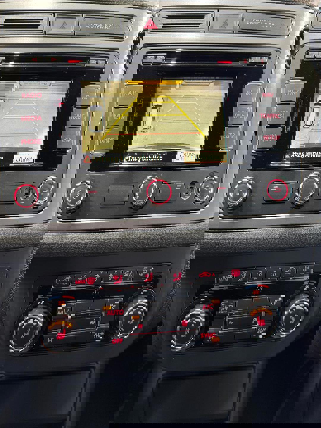 Volkswagen Tiguan 2.0 TDI - Image 14