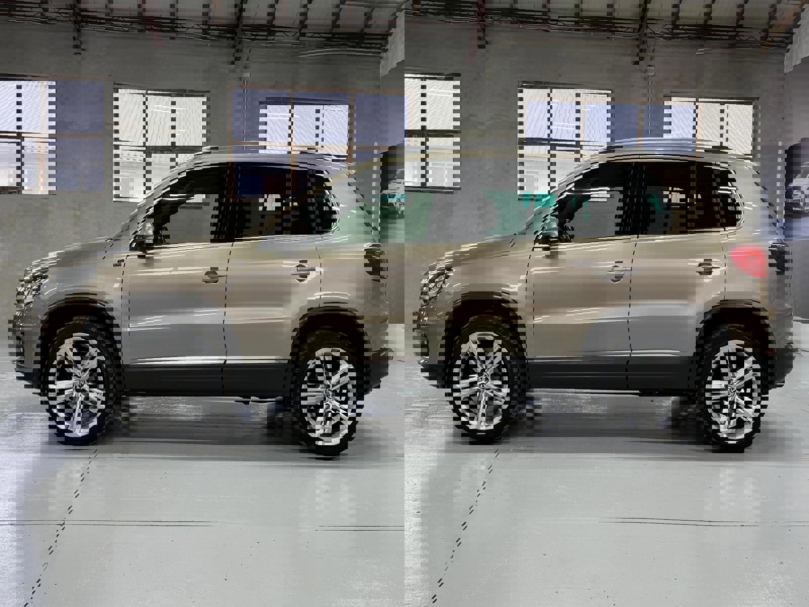 Volkswagen Tiguan 2.0 TDI - Image 11