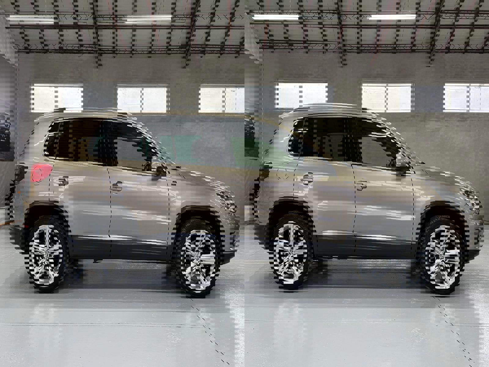 Volkswagen Tiguan 2.0 TDI - Image 18