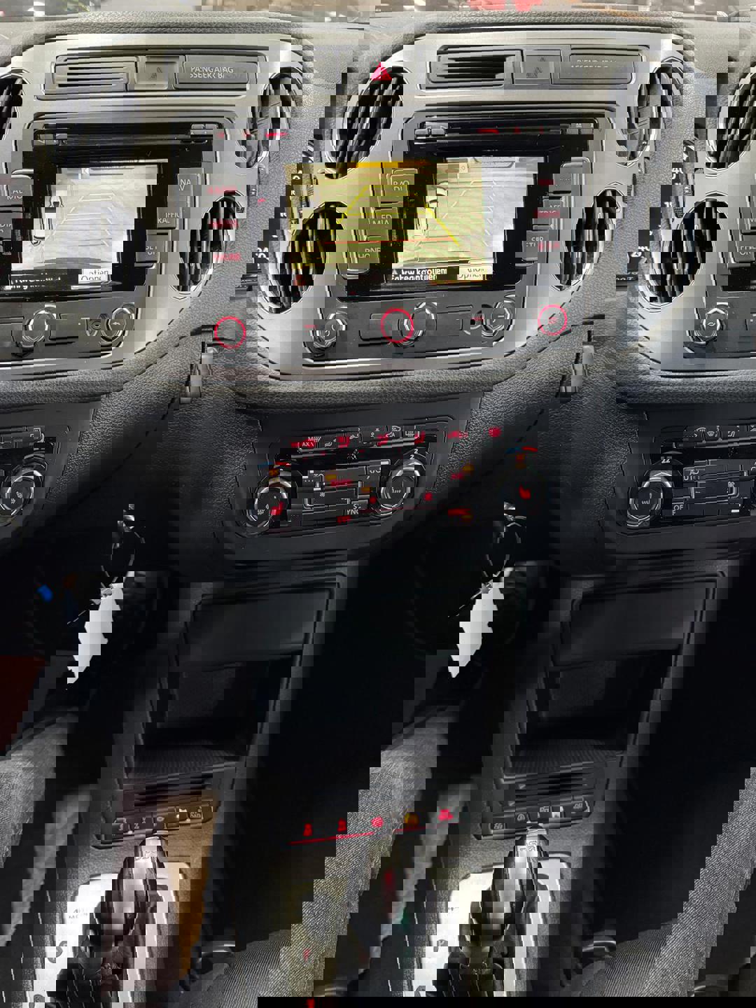 Volkswagen Tiguan 2.0 TDI - Image 10