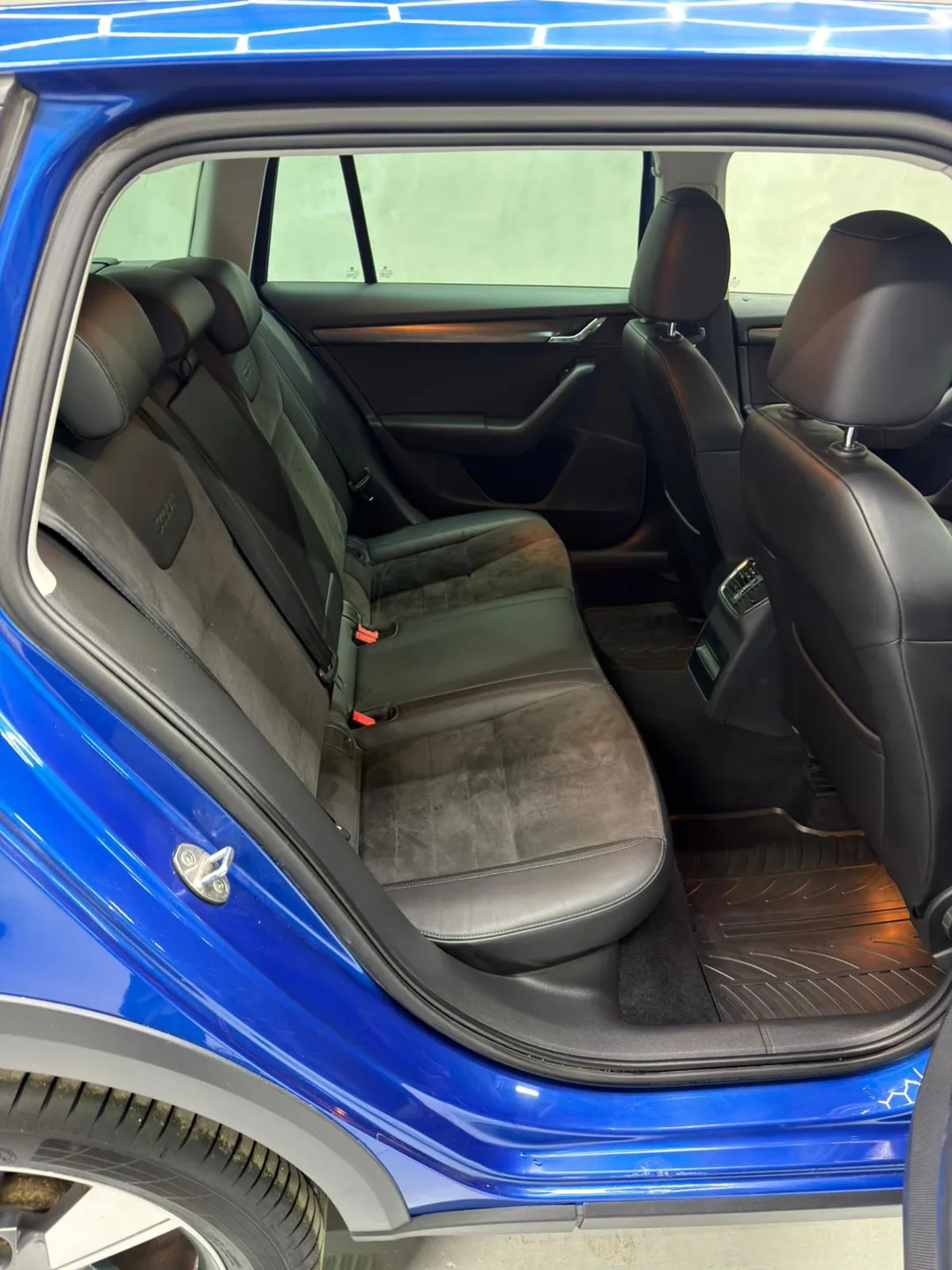 Skoda Octavia 2.0 TDI Scout 4x4 - Imagine 19