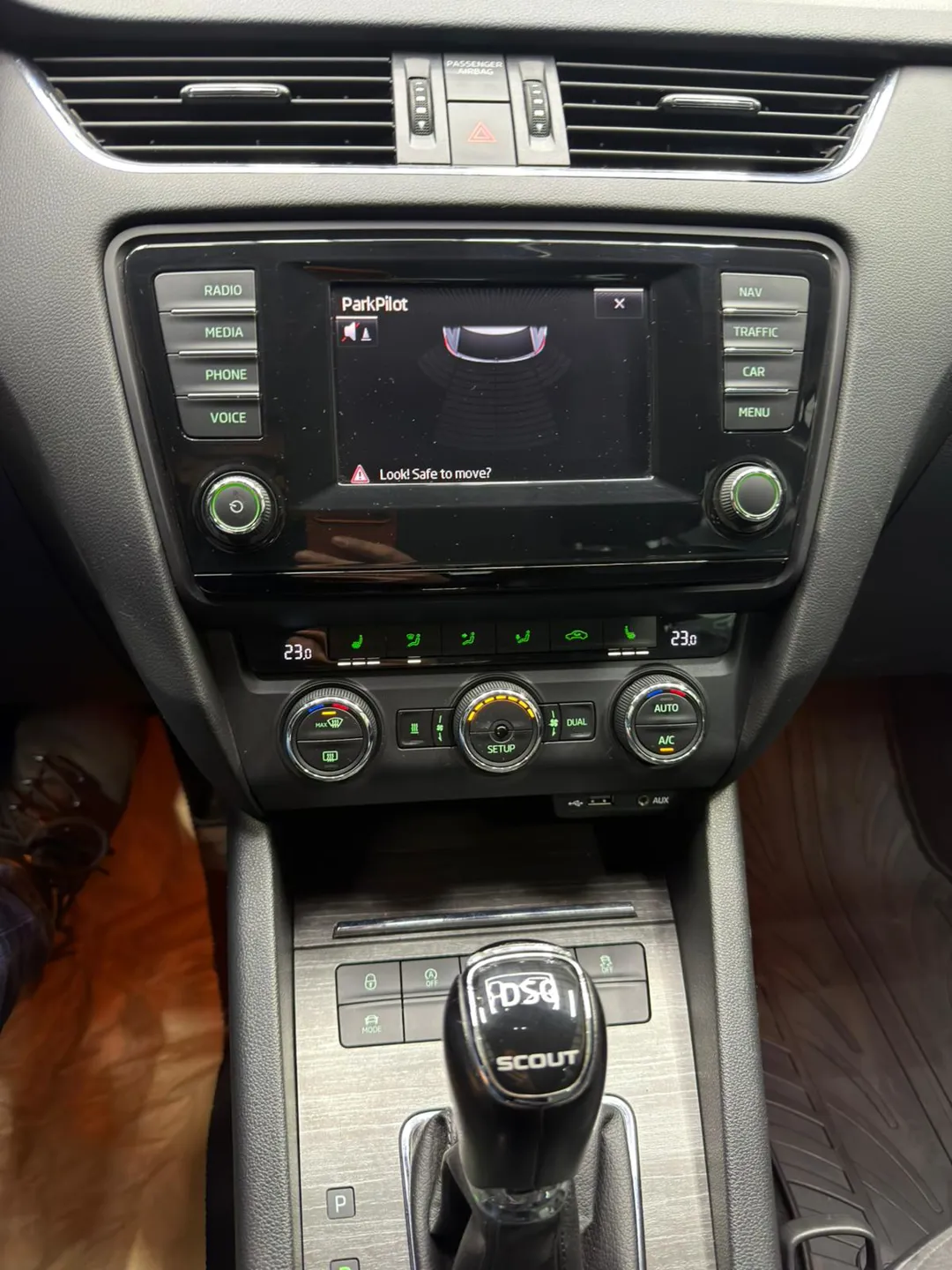 Skoda Octavia 2.0 TDI Scout 4x4 - Imagine 9