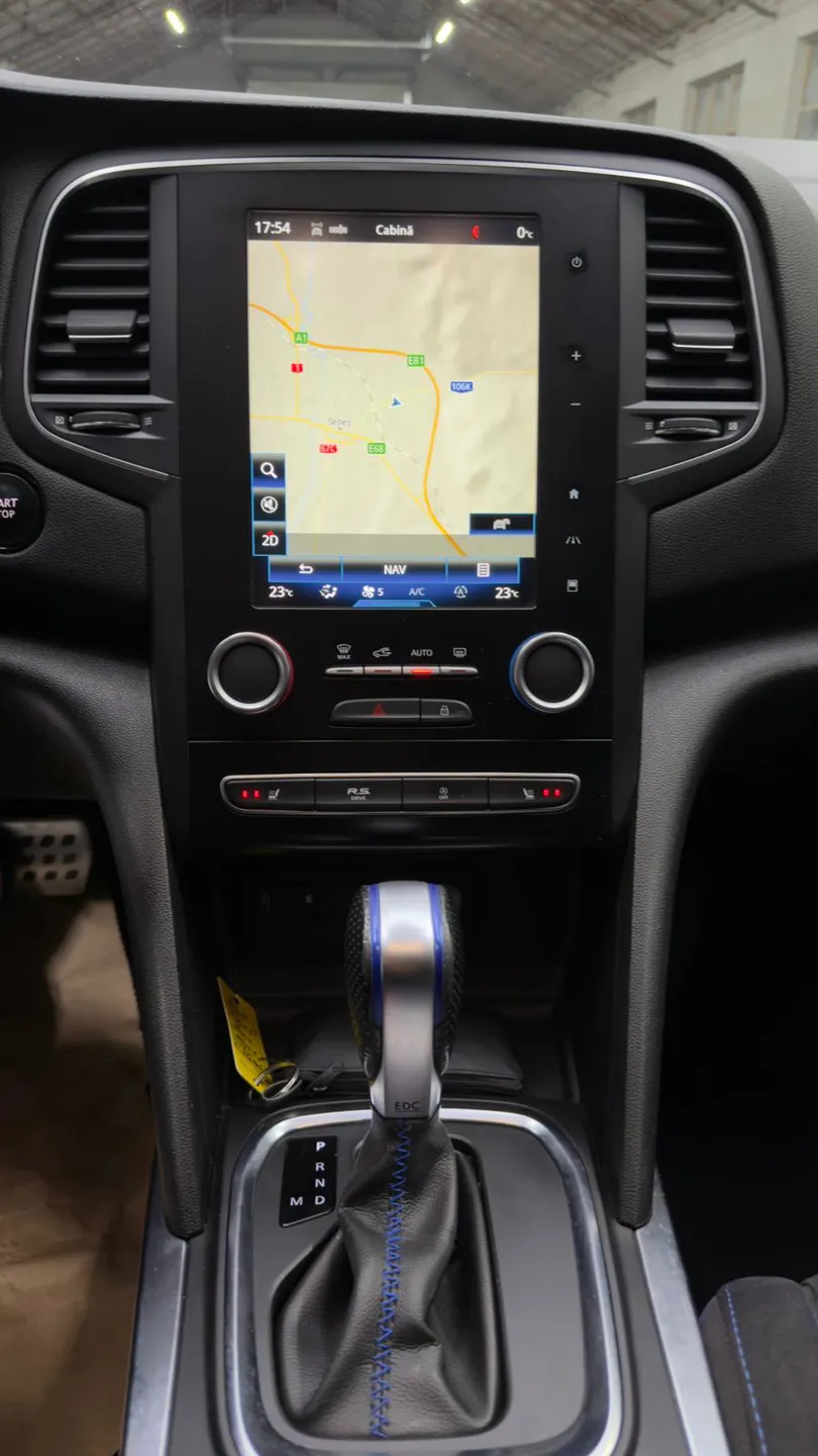 Renault Megane Grand Tour GT - Imagine 16