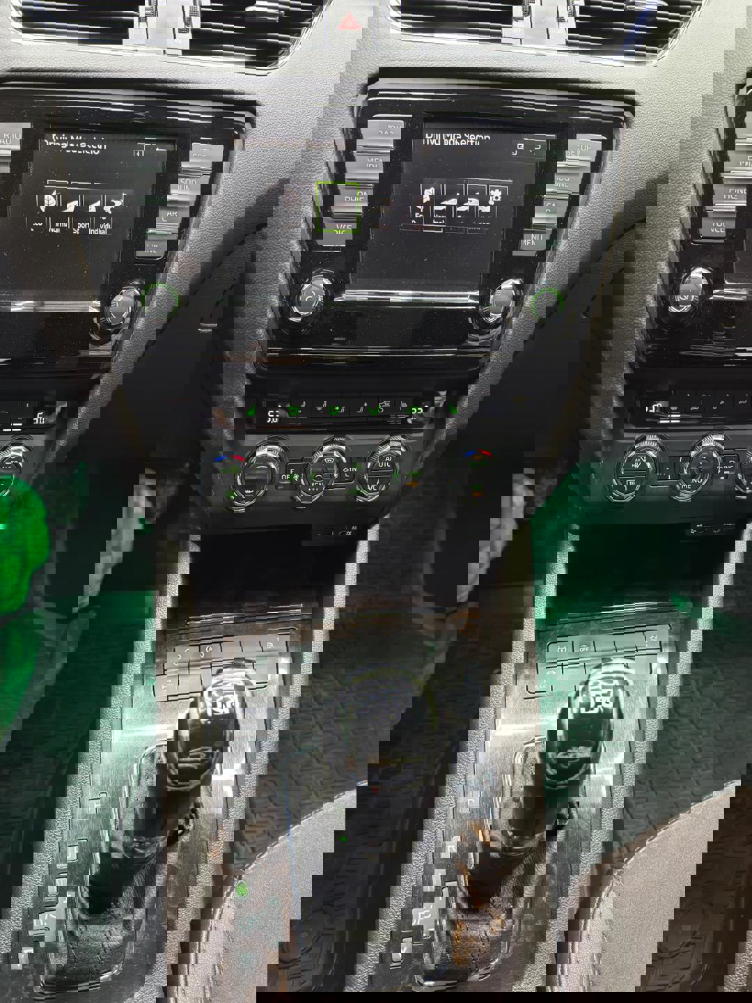 Skoda Octavia 2.0 TDI Laurin & Klement 4x4 - Image 11