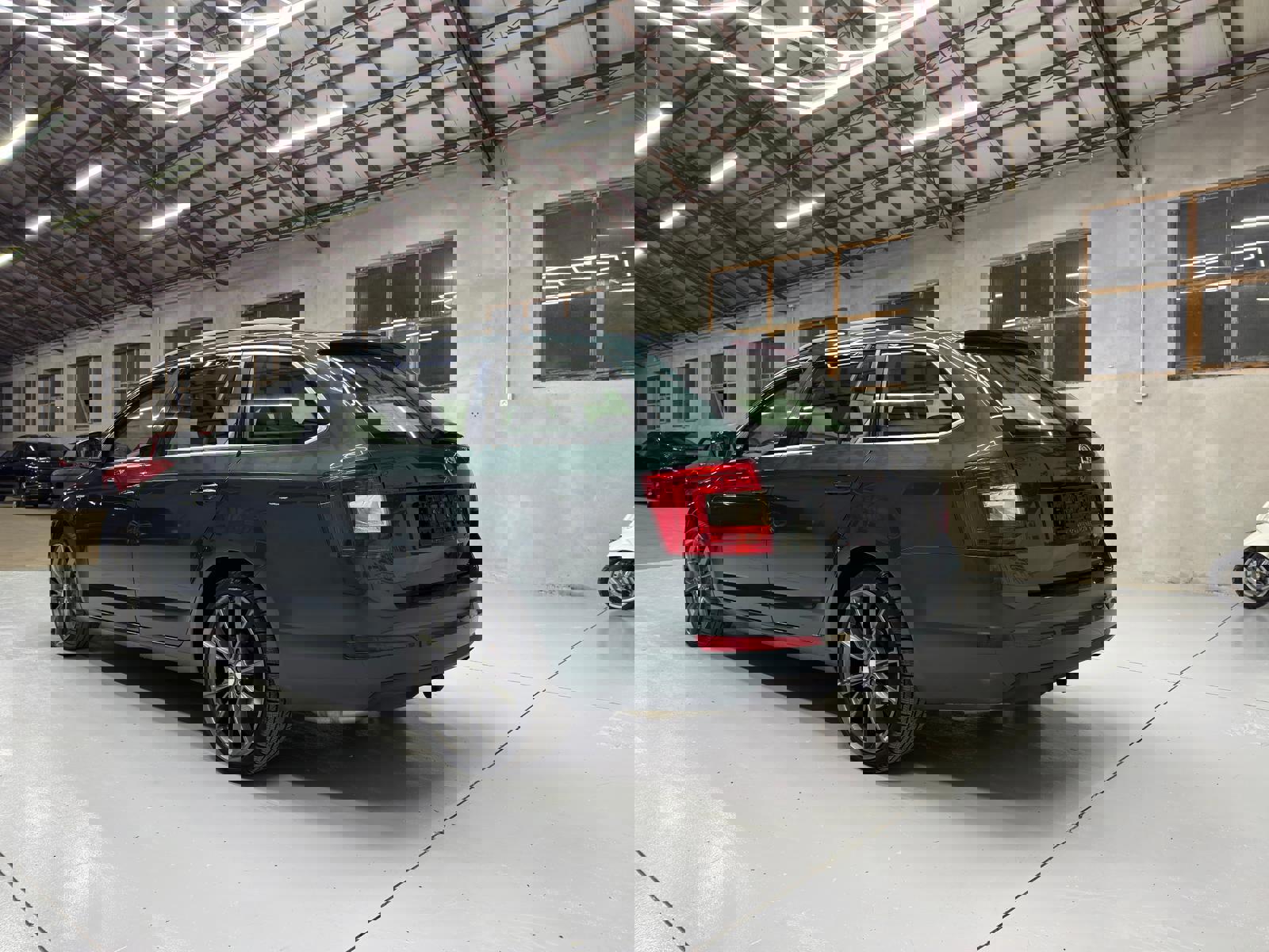 Skoda Octavia 2.0 TDI Laurin & Klement 4x4 - Image 7