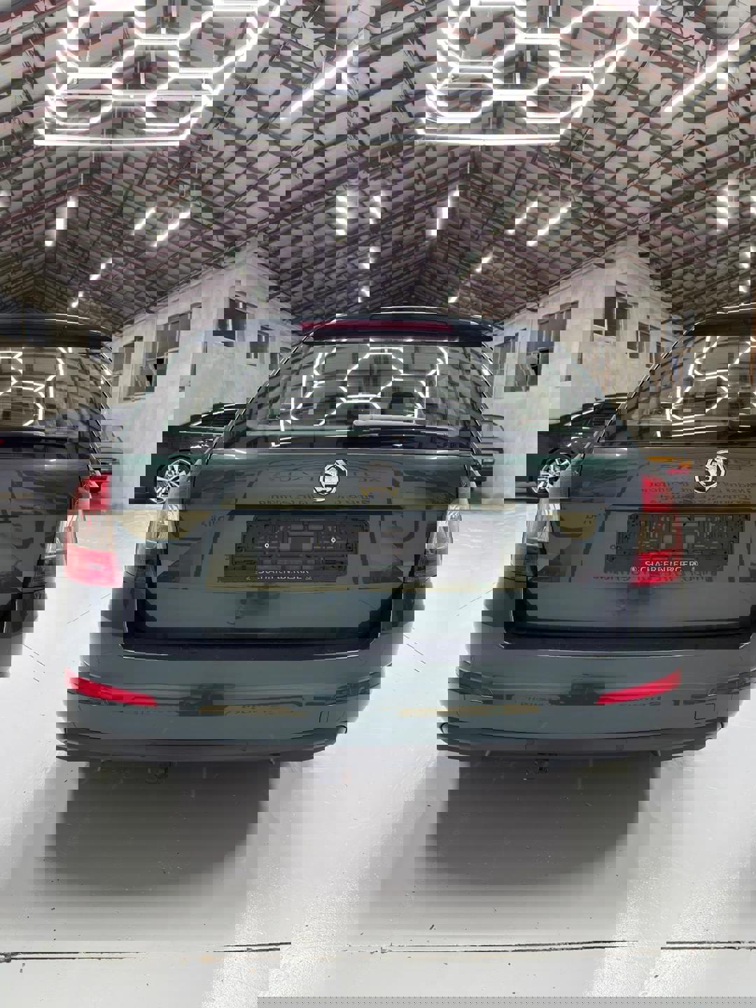 Skoda Octavia 2.0 TDI Laurin & Klement 4x4 - Image 13