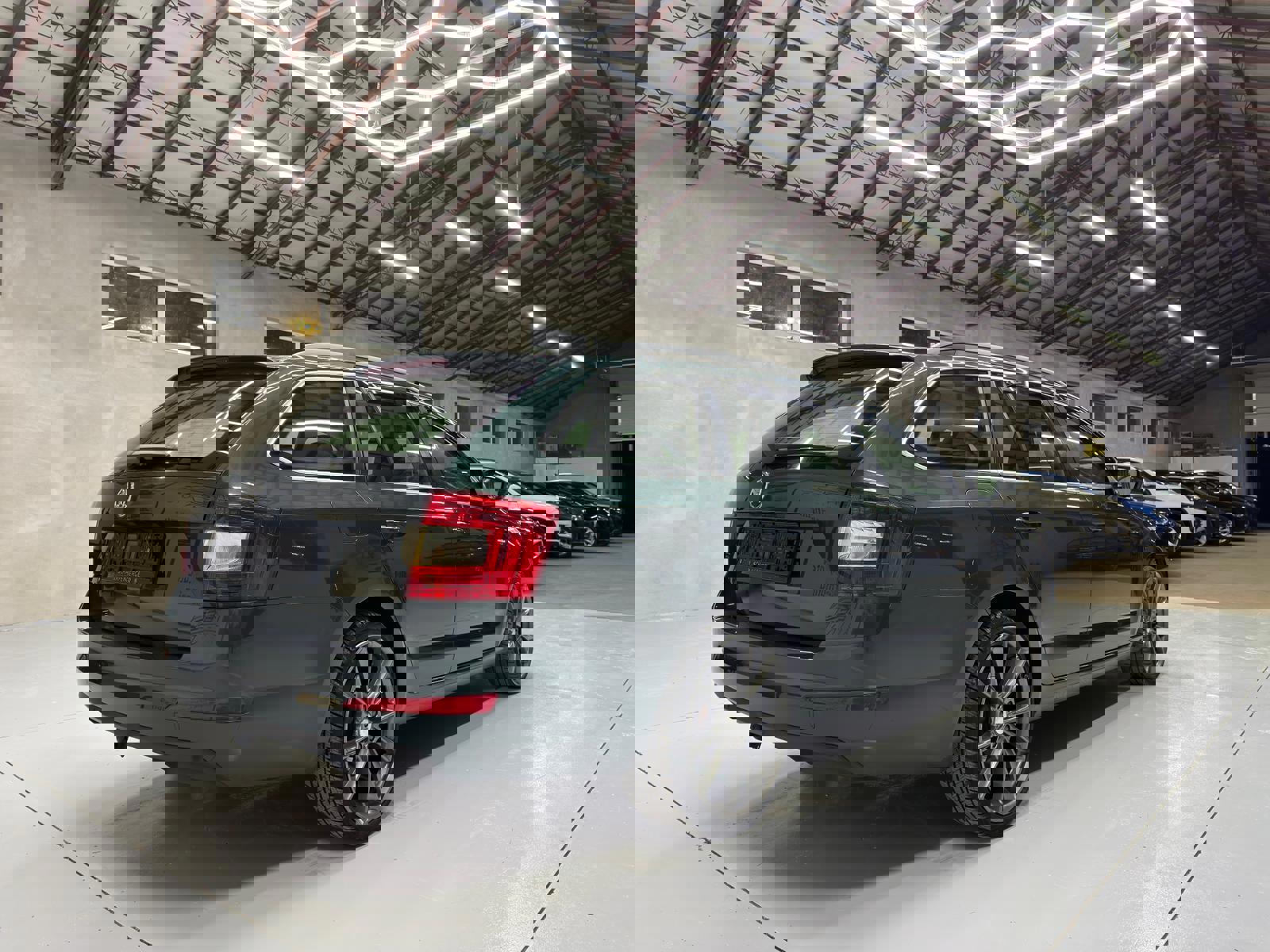 Skoda Octavia 2.0 TDI Laurin & Klement 4x4 - Image 8