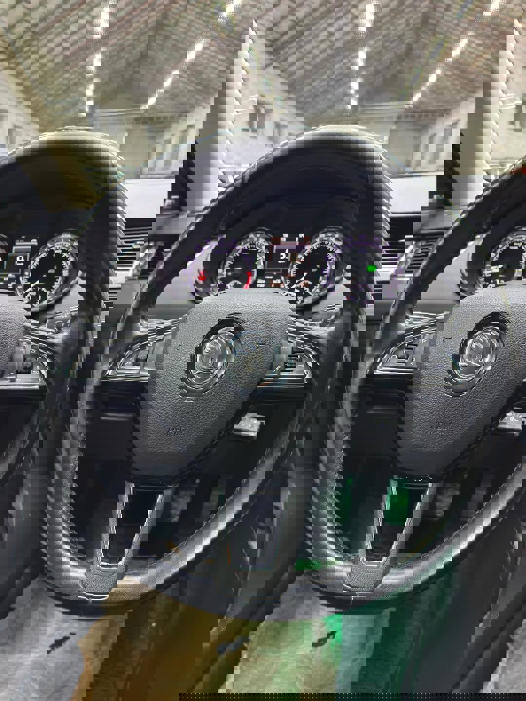 Skoda Octavia 2.0 TDI Laurin & Klement 4x4 - Image 19