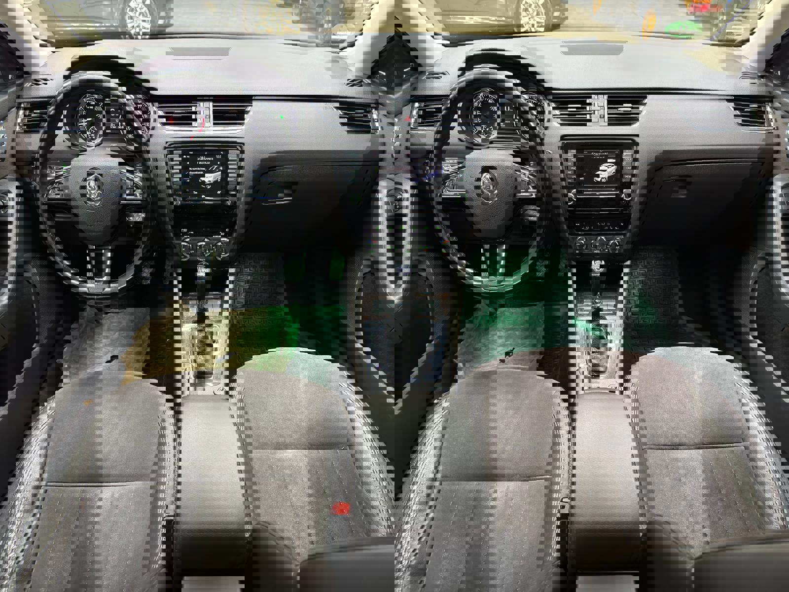 Skoda Octavia 2.0 TDI Laurin & Klement 4x4 - Image 15