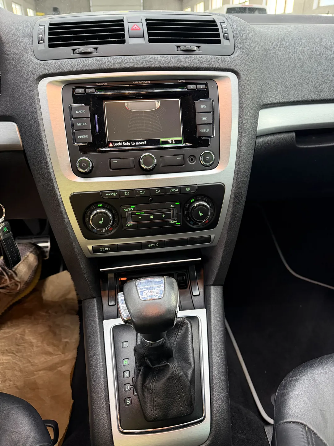 Skoda Octavia 2.0 TDI DPF DSG RS - Imagine 14