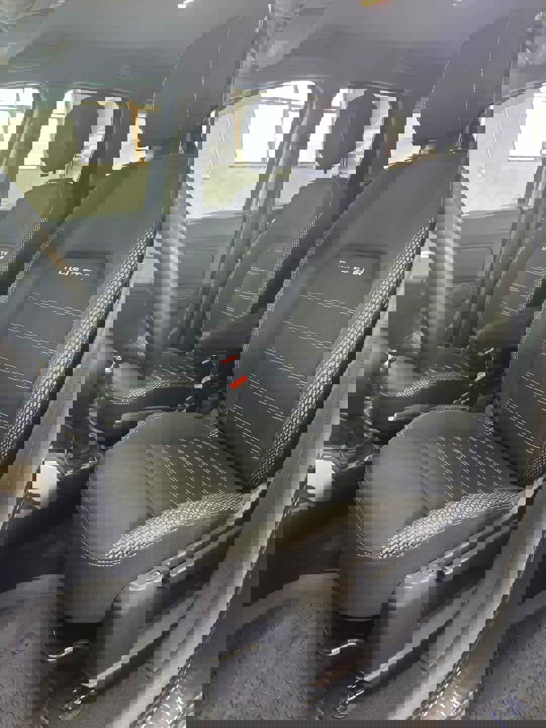 Dacia Duster 1.6 SCe Prestige 4WD - Imagine 16